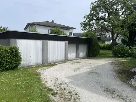 Mehrfamilienhaus mit Garagen als ideale Kapitalanlage 