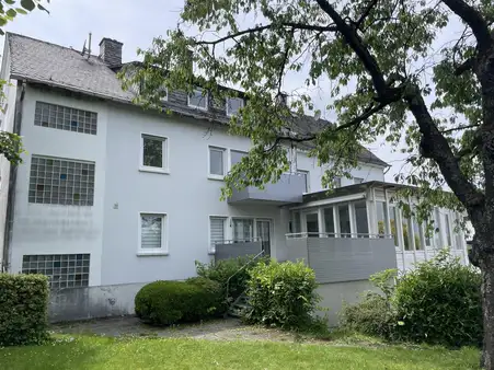 Mehrfamilienhaus mit Garagen als ideale Kapitalanlage 