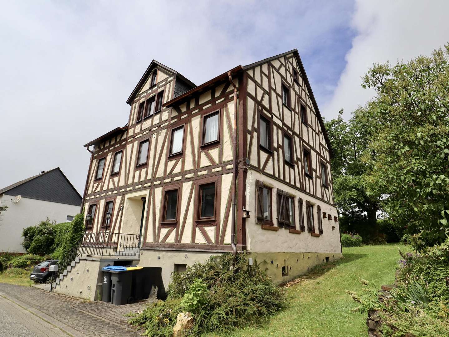 Außenansicht Außenansicht - Einfamilienhaus in 56865 Panzweiler mit 254m² kaufen