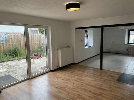 Wohnzimmer / Küche Wohnzimmer / Küche - Reihenendhaus in 54472 Monzelfeld mit 174m² kaufen