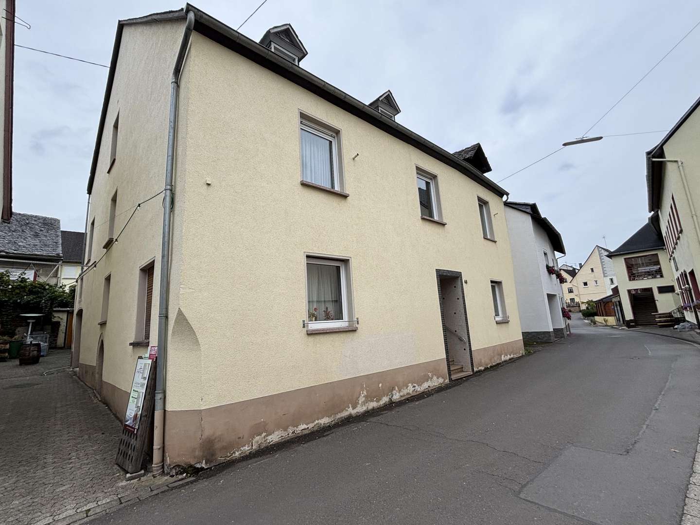 Außenansicht - Einfamilienhaus in 54492 Lösnich mit 221m² kaufen