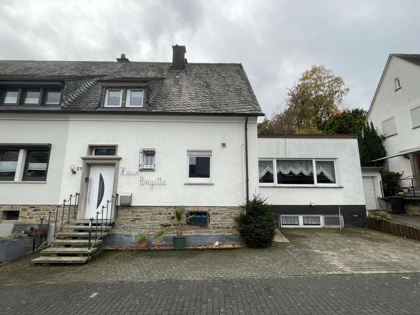 Straßenansicht - Doppelhaushälfte in 54470 Bernkastel-Kues mit 192m² kaufen