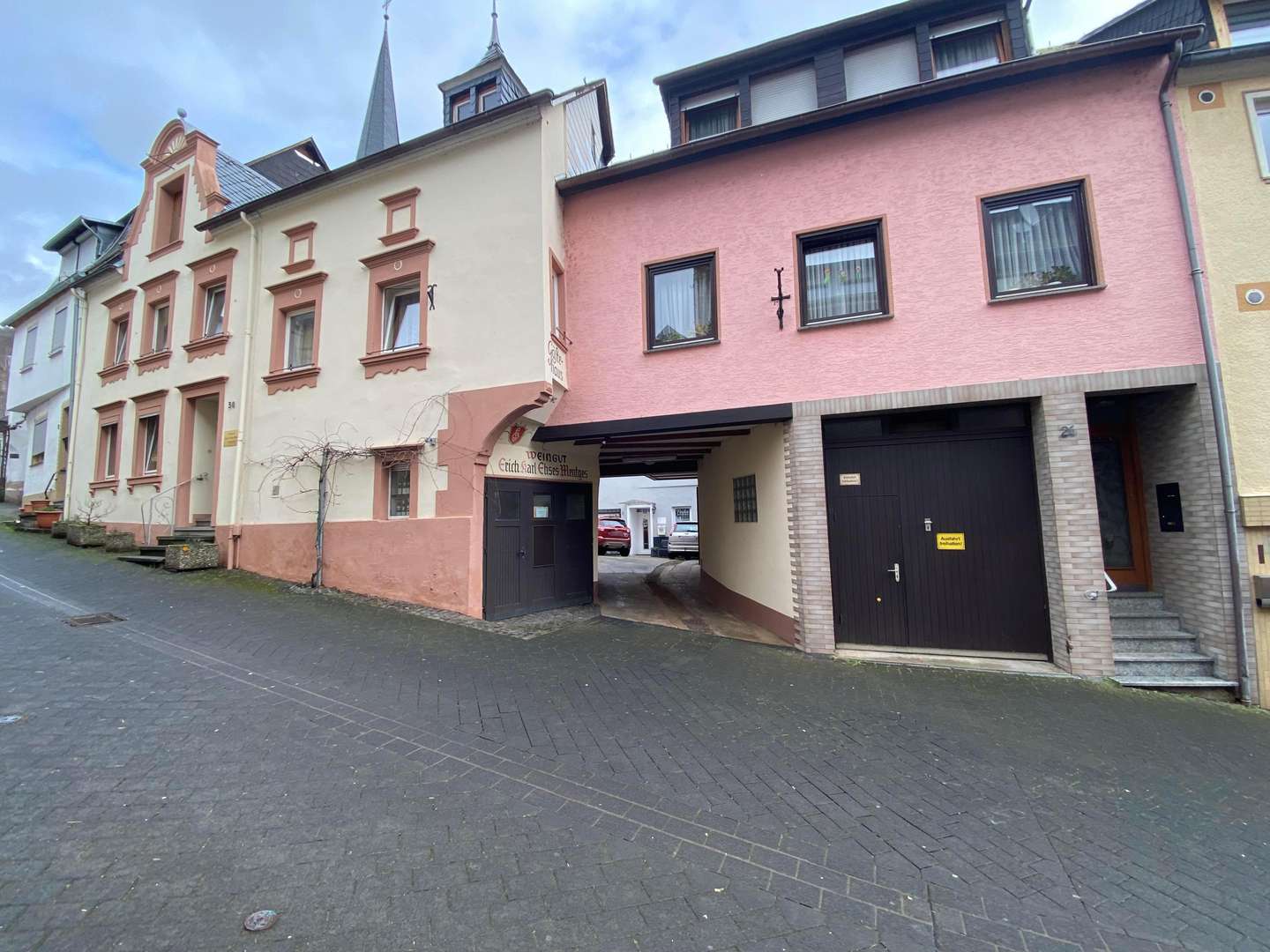Außenansicht Außenansicht - Zweifamilienhaus in 54492 Zeltingen-Rachtig mit 233m² kaufen