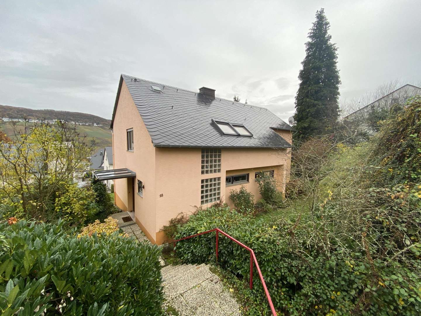 Hausfront - Einfamilienhaus in 54470 Bernkastel-Kues mit 187m² kaufen