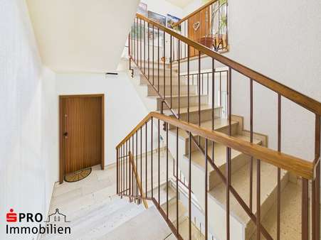 Treppenhaus - Etagenwohnung in 66119 Saarbrücken mit 85m² kaufen
