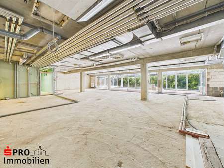 Lagerhalle - Ladenlokal in 66119 Saarbrücken mit 300m² kaufen