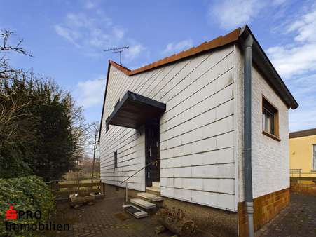 Außenansicht Außenansicht - Einfamilienhaus in 66125 Saarbrücken mit 120m² kaufen