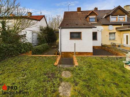 Außenansicht Außenansicht - Einfamilienhaus in 66125 Saarbrücken mit 120m² kaufen