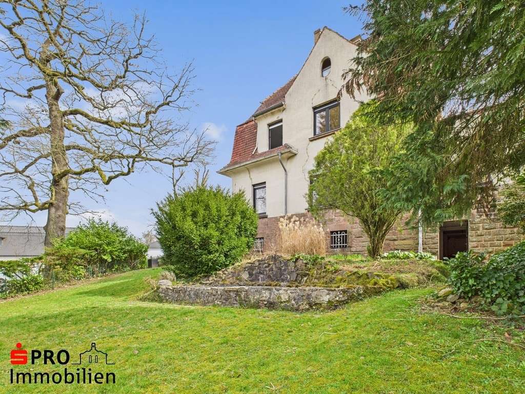 Rückansicht - Einfamilienhaus in 66333 Völklingen mit 220m² kaufen