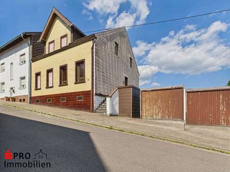 Seitenansicht Seitenansicht - Einfamilienhaus in 66125 Saarbrücken mit 150m² kaufen