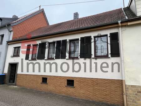 Außenansicht Außenansicht - Reihenmittelhaus in 66280 Sulzbach mit 115m² kaufen