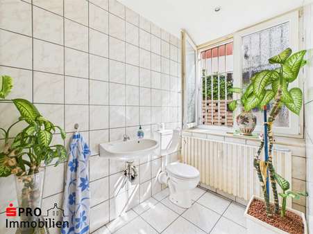 Badezimmer - Mehrfamilienhaus in 66125 Saarbrücken mit 153m² kaufen