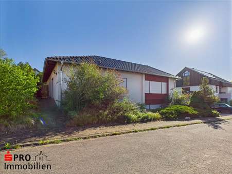 Außenansicht - Bungalow in 66352 Großrosseln mit 145m² kaufen