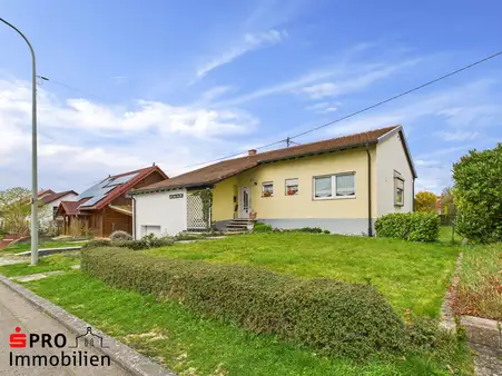 Einfamilienhaus in ruhiger Lage mit herrlichem Garten.