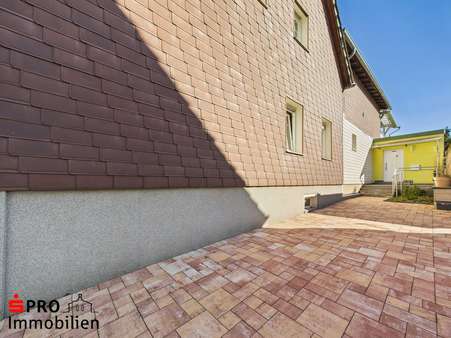 Einfahrt - Erdgeschosswohnung in 66333 Völklingen mit 80m² kaufen