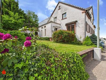 Ansicht von links - Doppelhaushälfte in 66265 Heusweiler mit 120m² kaufen