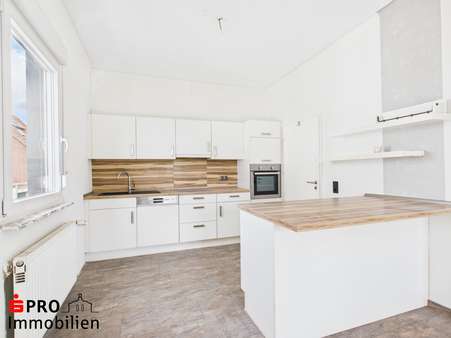 Küche mit Kücheninsel - Einfamilienhaus in 66346 Püttlingen mit 103m² kaufen
