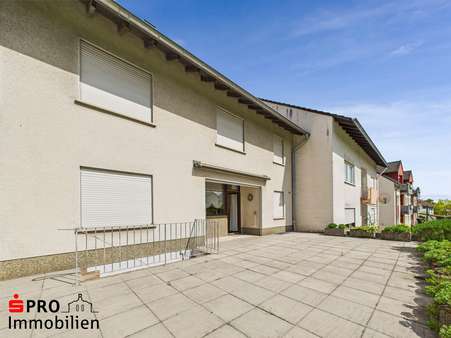 Rückansicht mit Terrasse - Einfamilienhaus in 66346 Püttlingen mit 195m² kaufen
