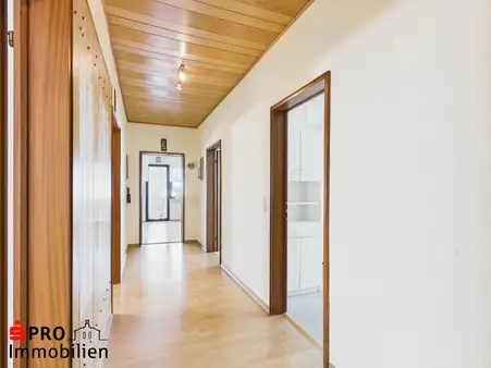 Gepflegte 3-ZKB-ETW mit Balkon und Garage in Riegelsberg