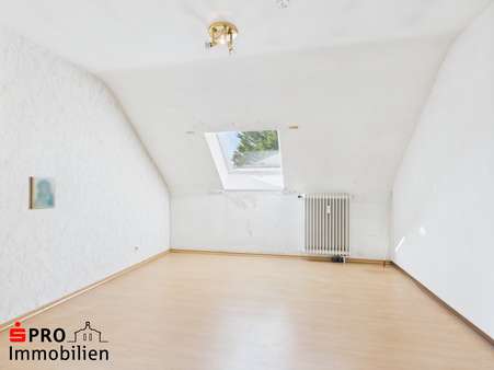 Schlafzimmer Schlafzimmer - Dachgeschosswohnung in 66292 Riegelsberg mit 90m² kaufen