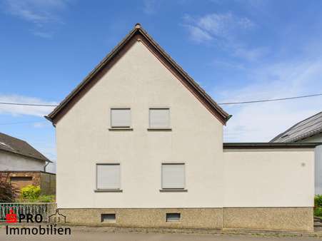 Vorderansicht - Einfamilienhaus in 66333 Völklingen mit 135m² kaufen