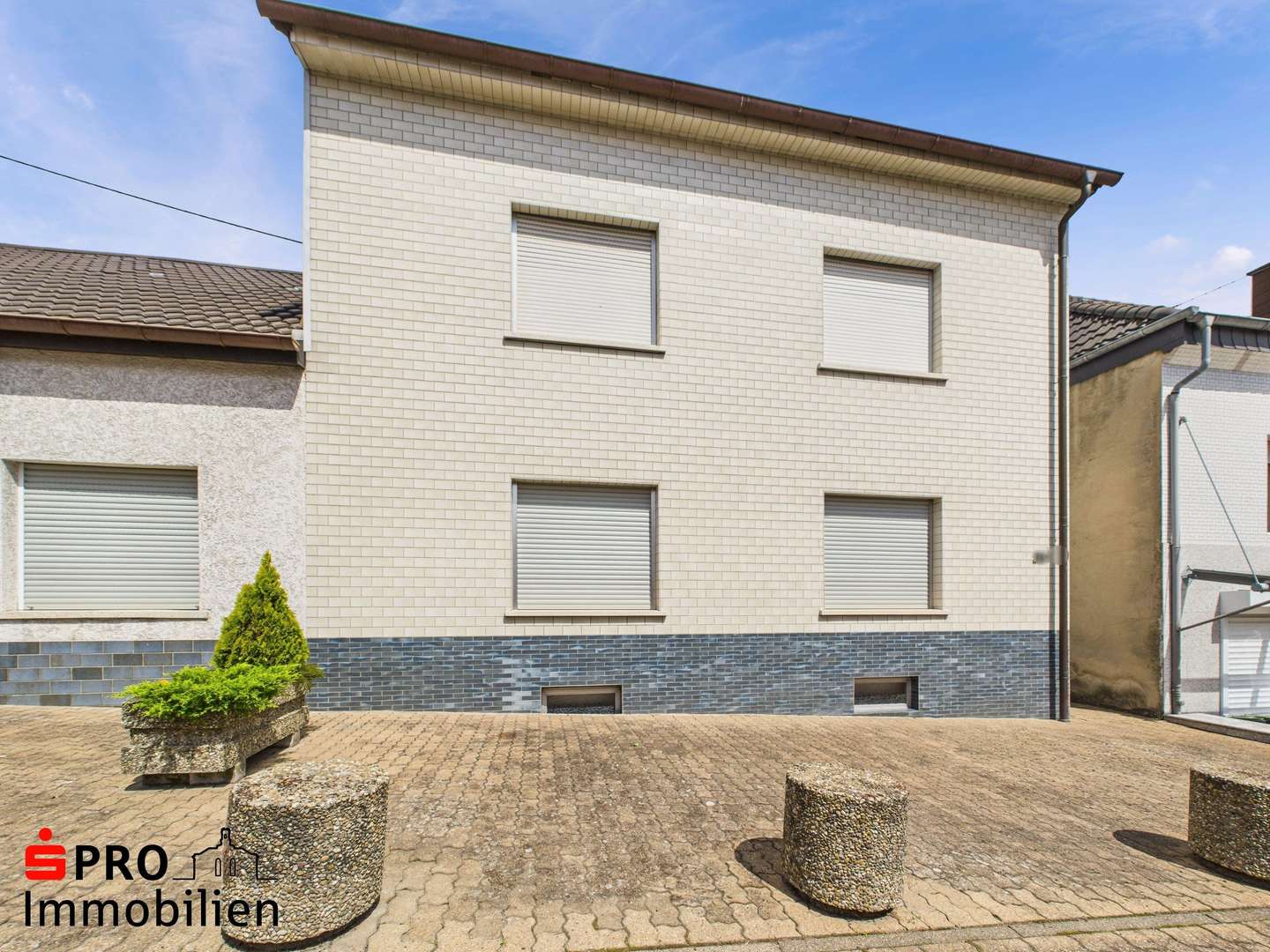 Vorderansicht Vorderansicht - Zweifamilienhaus in 66333 Völklingen mit 202m² kaufen