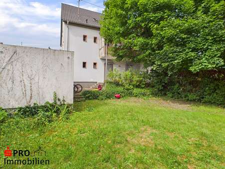 Rückansicht und Garten Rückansicht und Garten - Mehrfamilienhaus in 66740 Saarlouis mit 200m² kaufen