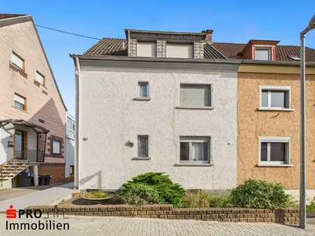 Mehrgenerationenhaus mit Garten und Garage in Altenkessel!
