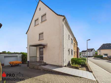 Seitenansicht Seitenansicht - Doppelhaushälfte in 66126 Saarbrücken mit 132m² kaufen