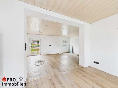 Wohn-/Esszimmer im Erdgeschoss Wohn-/Esszimmer im Erdgeschoss - Reihenmittelhaus in 66386 St. Ingbert mit 120m² kaufen