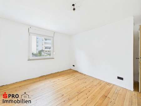 Zimmer im Obergeschoss Zimmer im Obergeschoss - Reihenmittelhaus in 66386 St. Ingbert mit 120m² kaufen