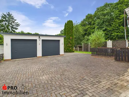 Top gepflegtes 2-3 Familienhaus 