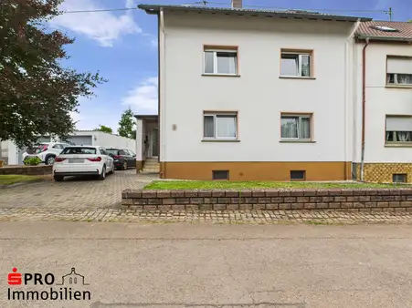 Top gepflegtes 2-3 Familienhaus 