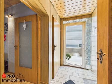 Eingangsbereich mit Diele Eingangsbereich mit Diele - Zweifamilienhaus in 66280 Sulzbach, Altenwald mit 116m² kaufen
