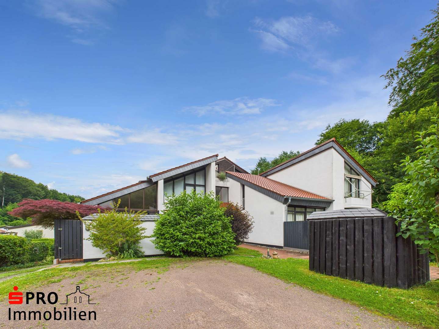 Seitenansicht Seitenansicht - Maisonette-Wohnung in 66133 Saarbrücken mit 150m² kaufen