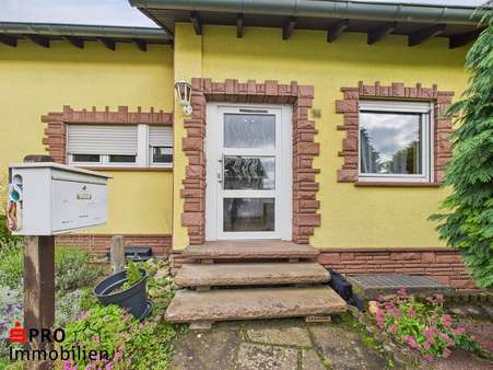 Hauseingang - Zweifamilienhaus in 66333 Völklingen mit 164m² kaufen