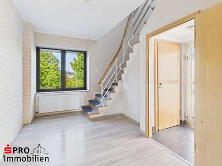 Flur/Diele Flur/Diele - Einfamilienhaus in 66333 Völklingen mit 105m² kaufen