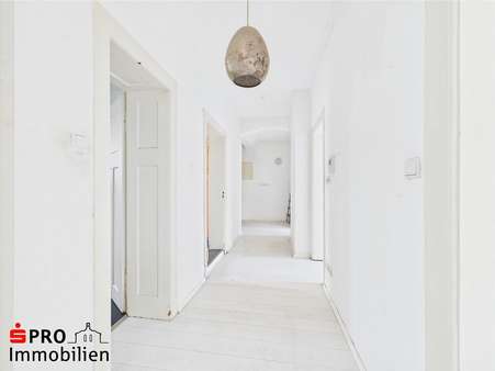 Diele - Dachgeschosswohnung in 66111 Saarbrücken mit 176m² kaufen