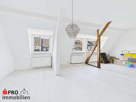 Wohn-/Esszimmer - Dachgeschosswohnung in 66111 Saarbrücken mit 176m² kaufen