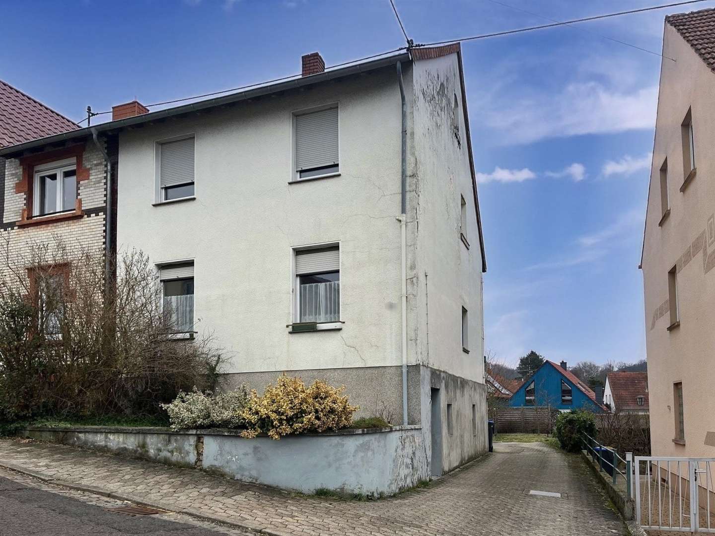 Hausfront - Einfamilienhaus in 66125 Saarbrücken mit 116m² kaufen