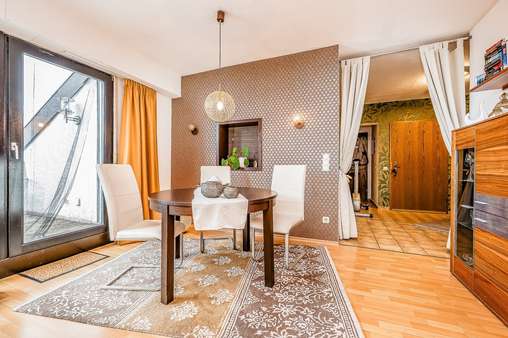 Essbereich mit Ausgang zum Balkon - Dachgeschosswohnung in 66640 Namborn mit 82m² kaufen