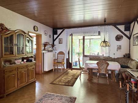 Essbereich mit Zugang zum Wintergarten Essbereich mit Zugang zum Wintergarten - Zweifamilienhaus in 66640 Namborn mit 219m² kaufen