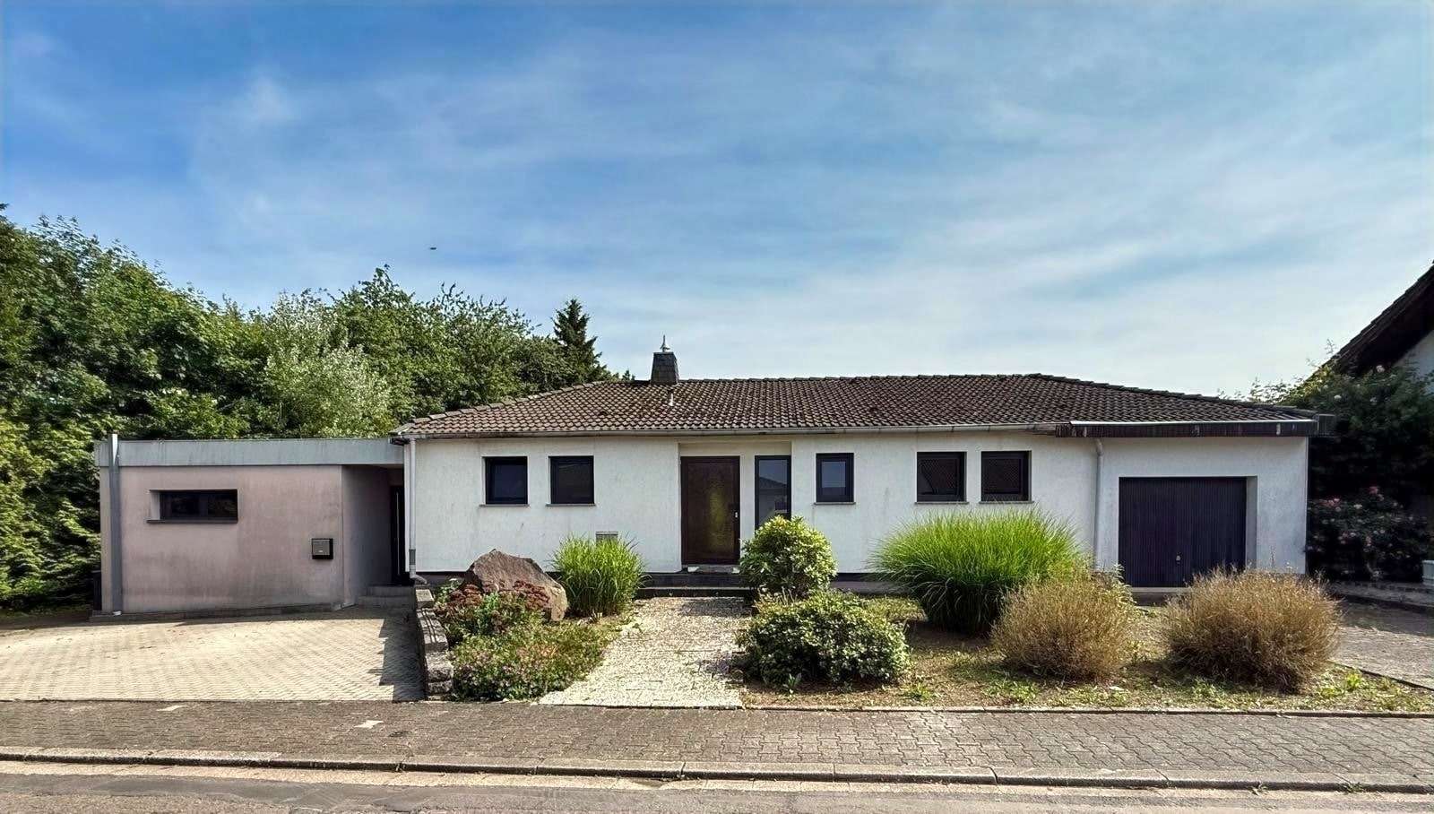 Hausansicht - Bungalow in 66636 Tholey mit 170m² kaufen