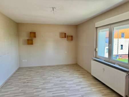Wohnzimmer - Erdgeschosswohnung in 66649 Oberthal mit 130m² kaufen