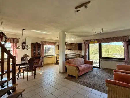 Zweifamilienhaus mit Möglichkeiten - Hofeld-Mauschbach