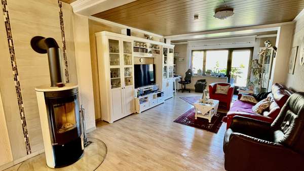 Wohn- und Essen im EG Wohn- und Essen im EG - Reihenmittelhaus in 66787 Wadgassen mit 220m² kaufen