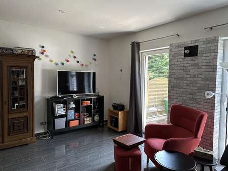 Wohnbereich mit Zugang Terrasse - Einfamilienhaus in 66625 Nohfelden mit 120m² kaufen