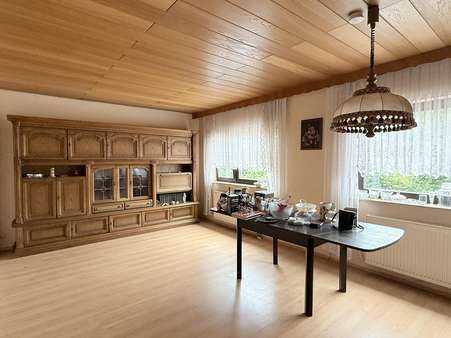 Wohnzimmer - Einfamilienhaus in 66606 St. Wendel mit 221m² kaufen