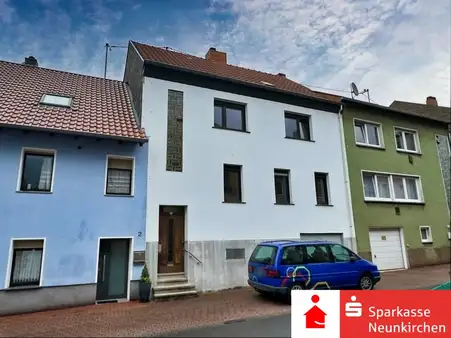 Funktionales Reihenmittelhaus mit Potenzial - Zwei Familien unter einem Dach