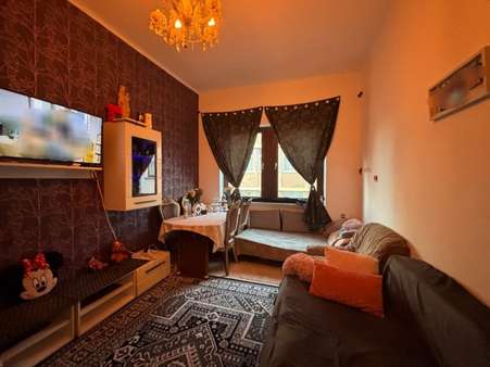Beispiel Wohnzimmer - Wohn- / Geschäftshaus in 66538 Neunkirchen mit 376m² als Kapitalanlage kaufen